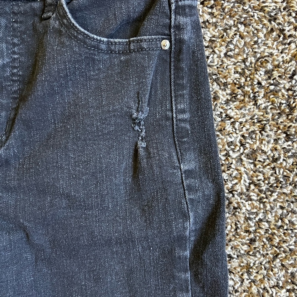 Black High-Waisted Jeans - Picture 4 of 8